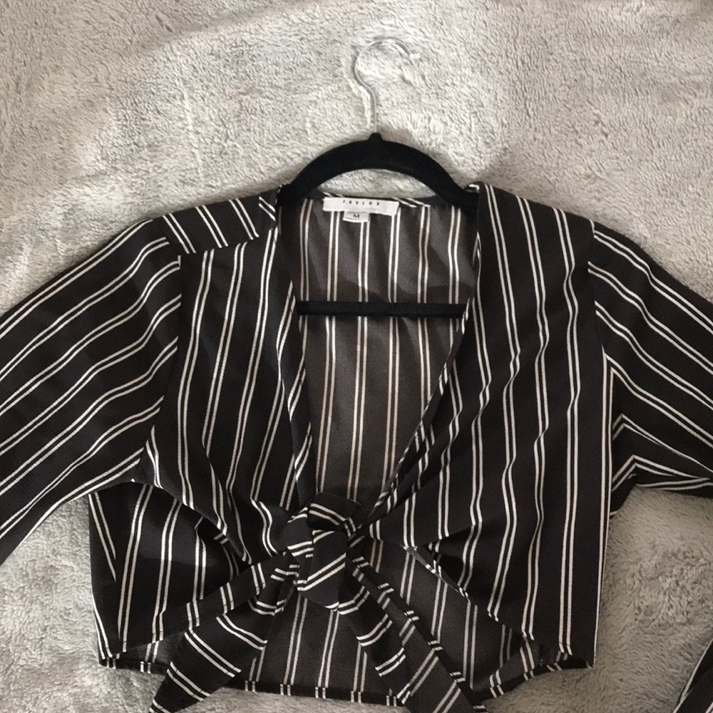 Long sleeve low v crop shirt